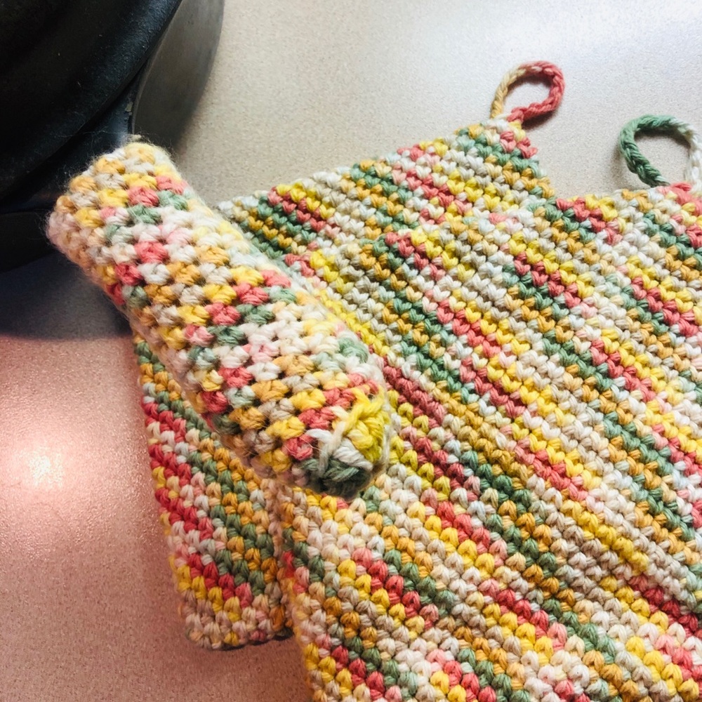 2 cotton potholders 1 cast iron pan handle holder